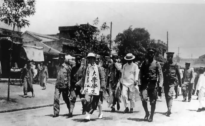 再来发个帖子看是否能自动挂靠myjson.php文件啊？